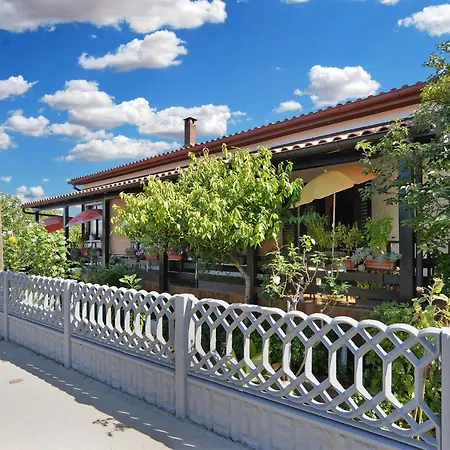 Veli Vrh 2208 3* Pola