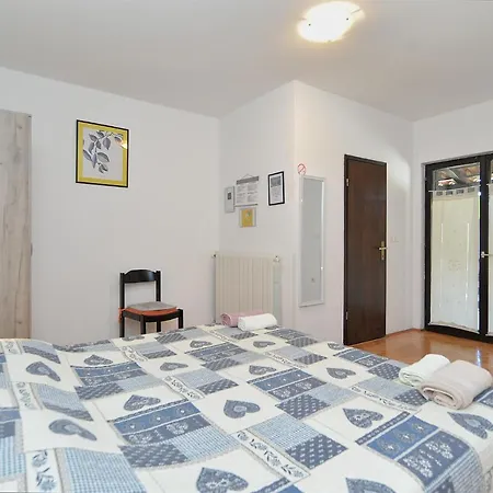 Veli Vrh 2208 Gasthof 3*