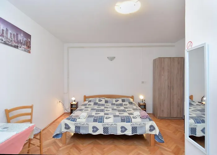 Veli Vrh 2208 Gostinjska kuća Pula