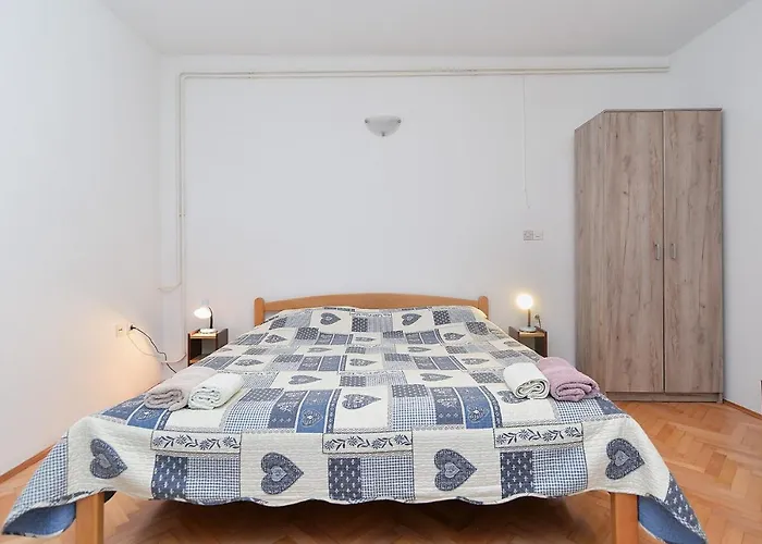 Veli Vrh 2208 Gostinjska kuća