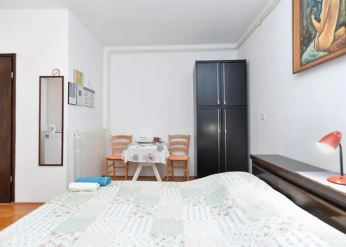 Veli Vrh 2208 Gostinjska kuća