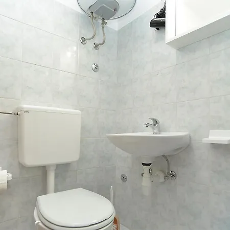 Veli Vrh 2208 3*