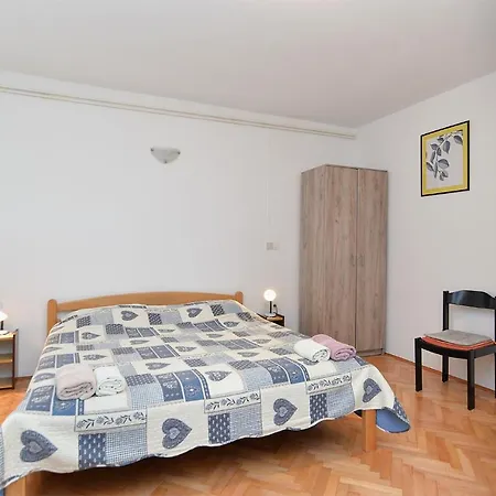 Veli Vrh 2208 * Pula