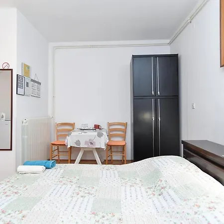 Veli Vrh 2208 Guest house